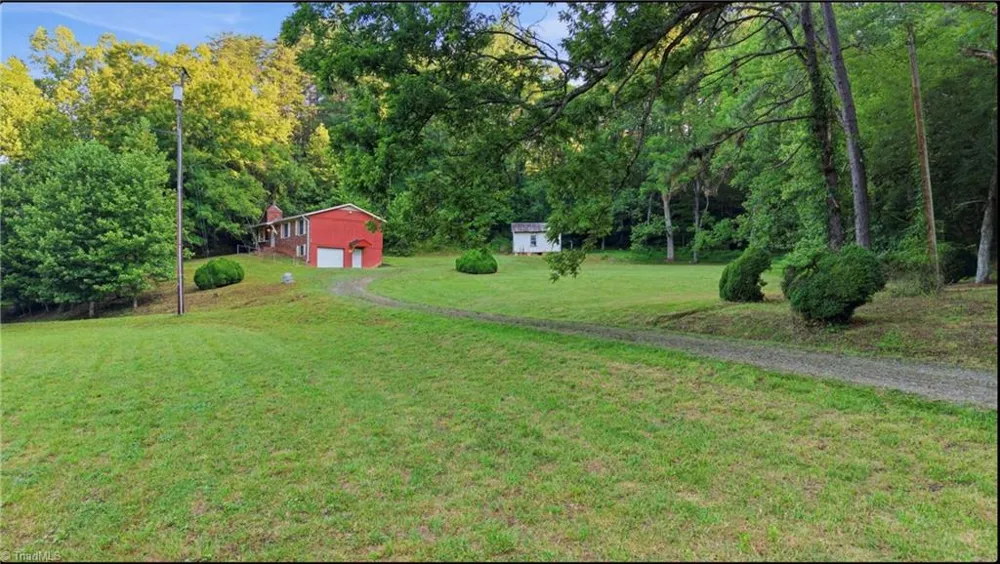 11526 US Highway 421 Purlear, NC 28665