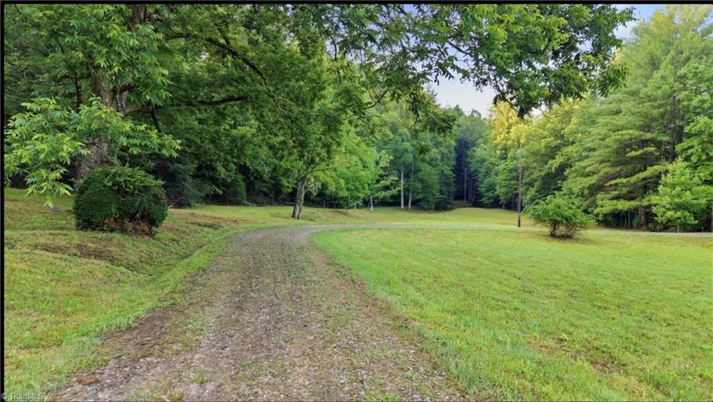 11526 US Highway 421 Purlear, NC 28665