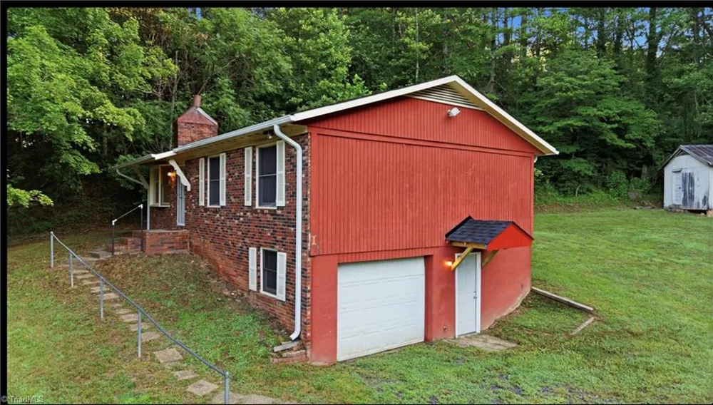 11526 US Highway 421 Purlear, NC 28665