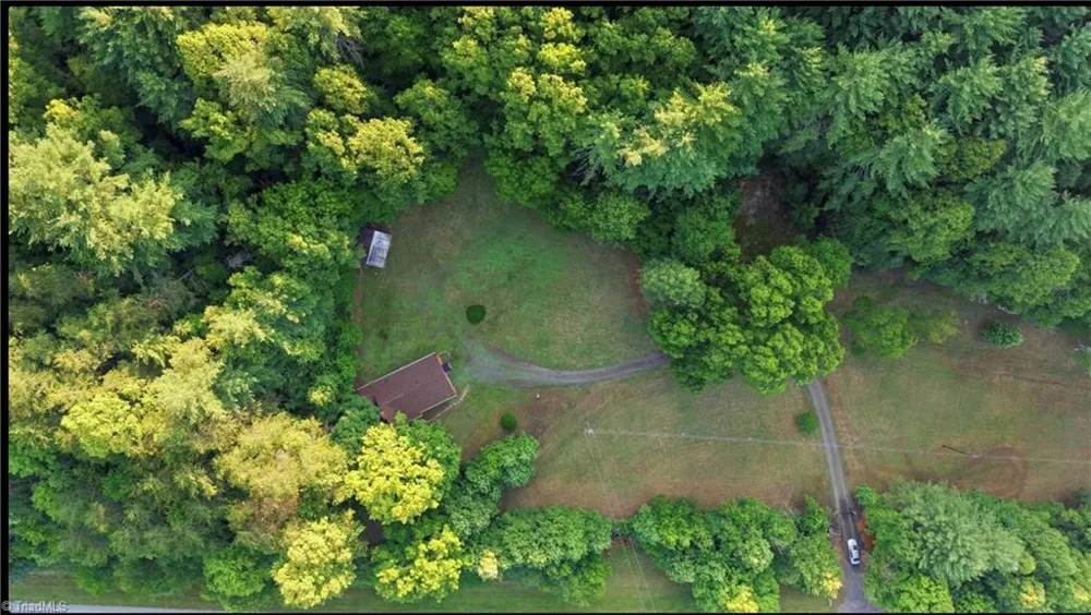 11526 US Highway 421 Purlear, NC 28665