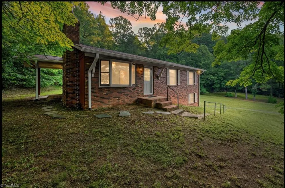 11526 US Highway 421 Purlear, NC 28665