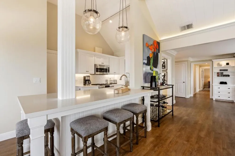 Mission 3 NW of 4th Avenue #5 Carmel, CA 93921