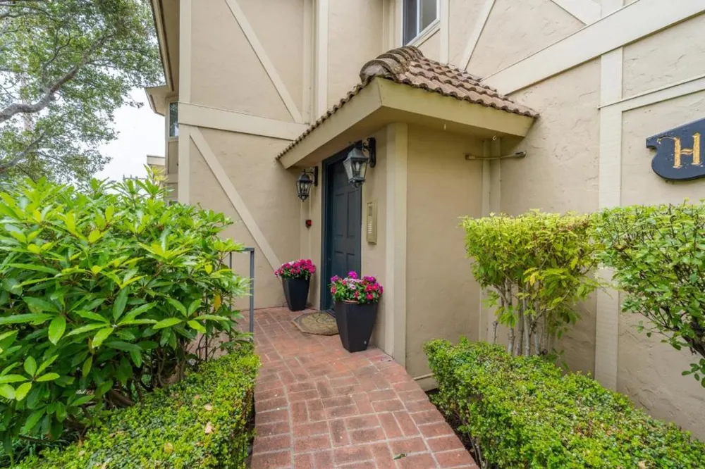 Mission 3 NW of 4th Avenue #5 Carmel, CA 93921