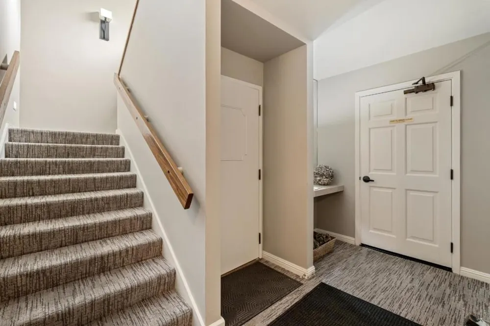 Mission 3 NW of 4th Avenue #5 Carmel, CA 93921