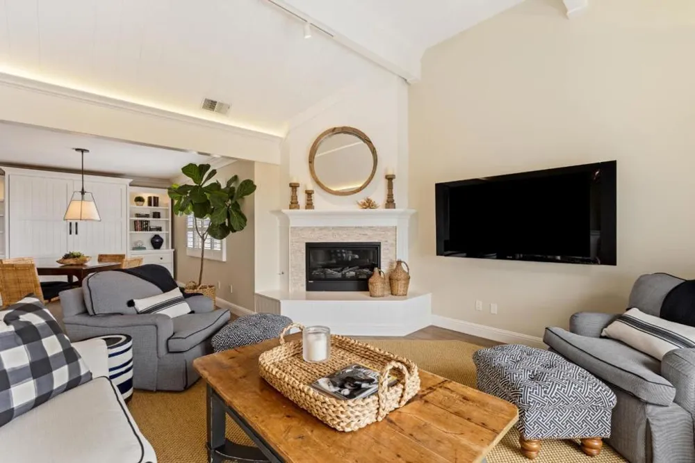 Mission 3 NW of 4th Avenue #5 Carmel, CA 93921