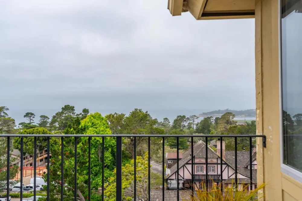Mission 3 NW of 4th Avenue #5 Carmel, CA 93921
