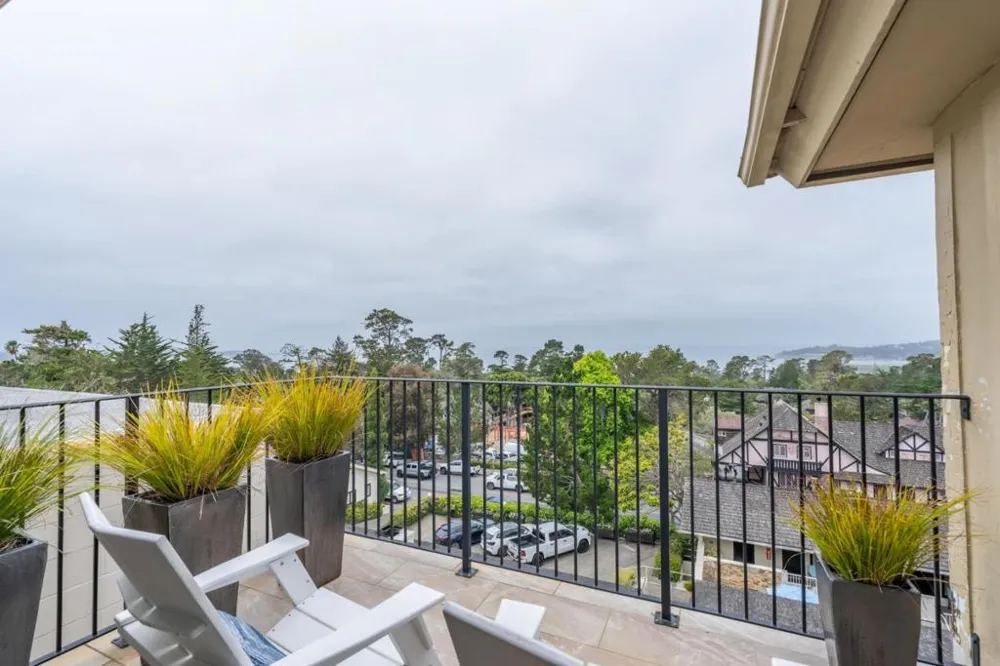 Mission 3 NW of 4th Avenue #5 Carmel, CA 93921