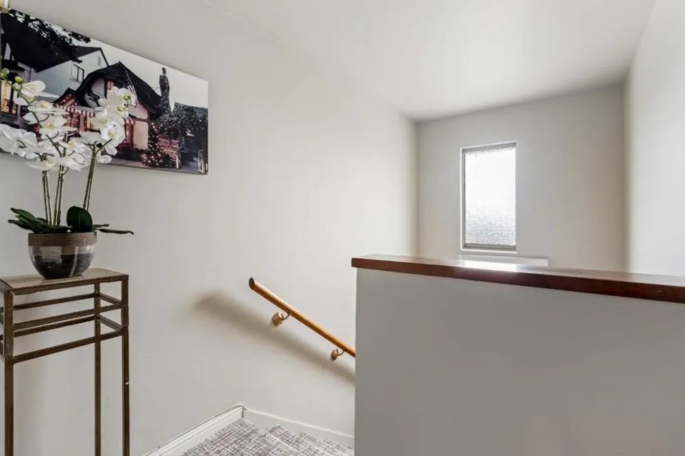 Mission 3 NW of 4th Avenue #5 Carmel, CA 93921
