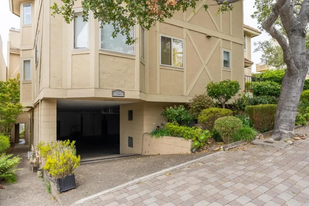 Mission 3 NW of 4th Avenue #5 Carmel, CA 93921