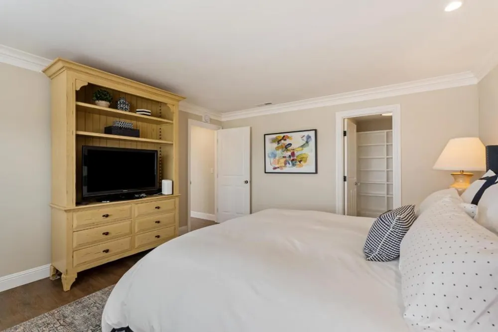 Mission 3 NW of 4th Avenue #5 Carmel, CA 93921