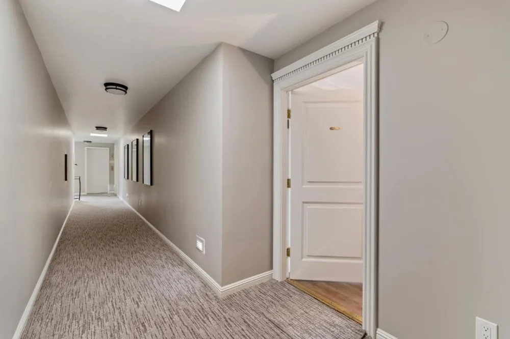 Mission 3 NW of 4th Avenue #5 Carmel, CA 93921