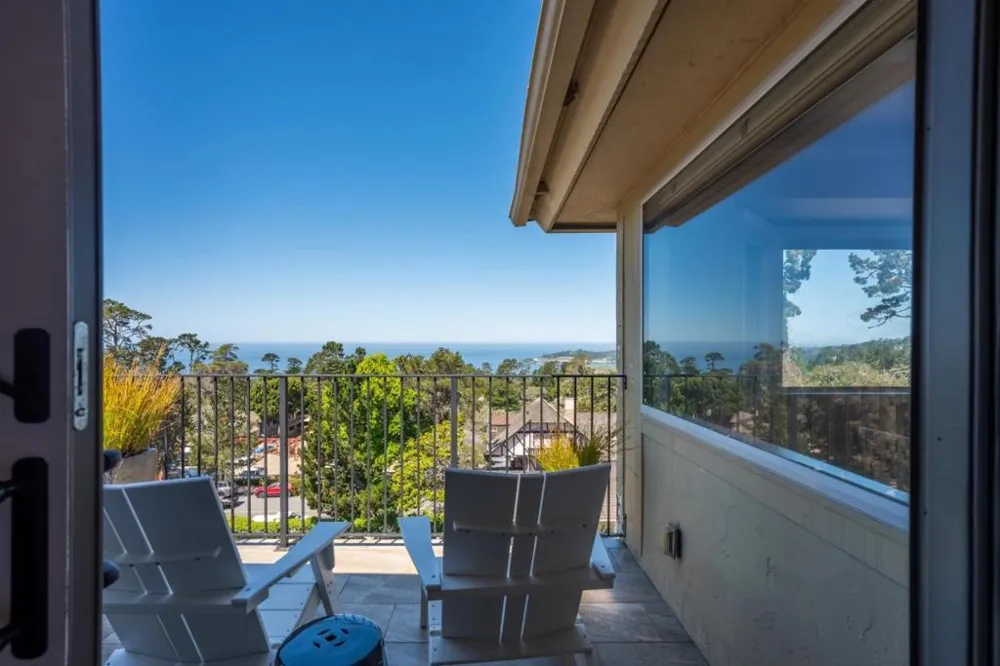 Mission 3 NW of 4th Avenue #5 Carmel, CA 93921
