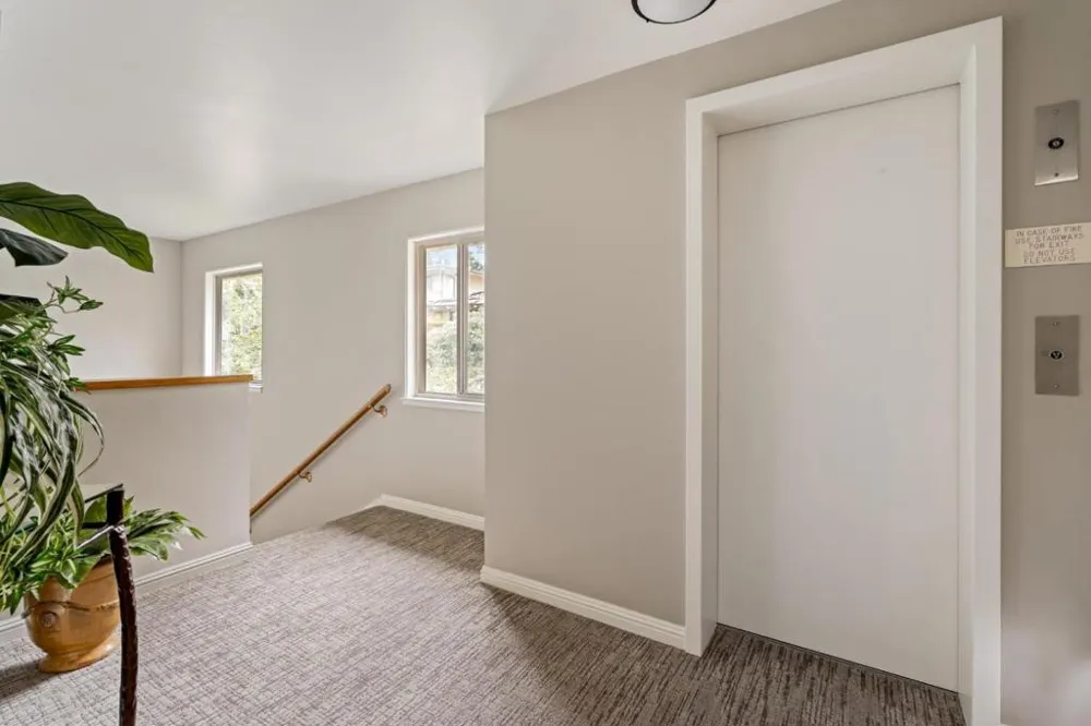 Mission 3 NW of 4th Avenue #5 Carmel, CA 93921