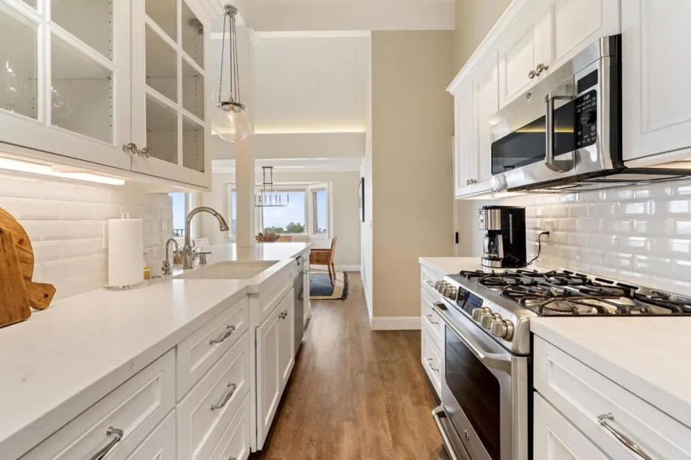 Mission 3 NW of 4th Avenue #5 Carmel, CA 93921