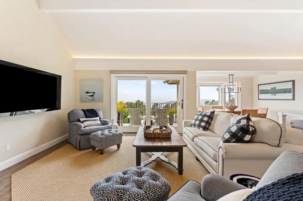 Mission 3 NW of 4th Avenue #5 Carmel, CA 93921