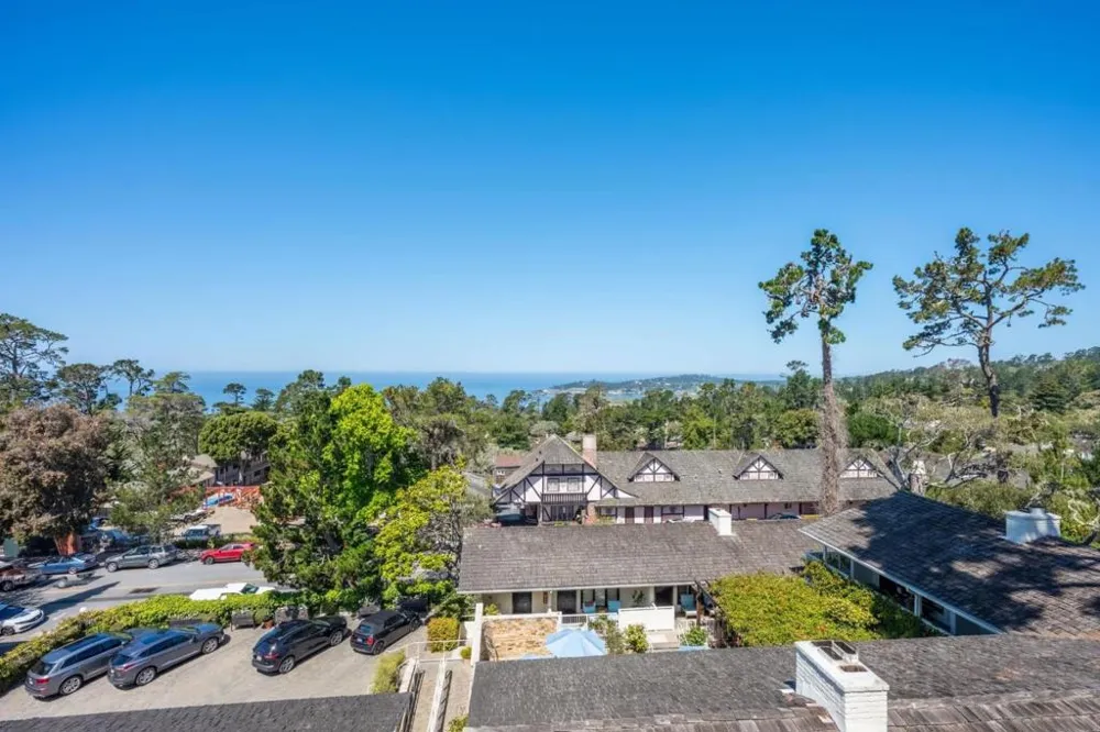 Mission 3 NW of 4th Avenue #5 Carmel, CA 93921