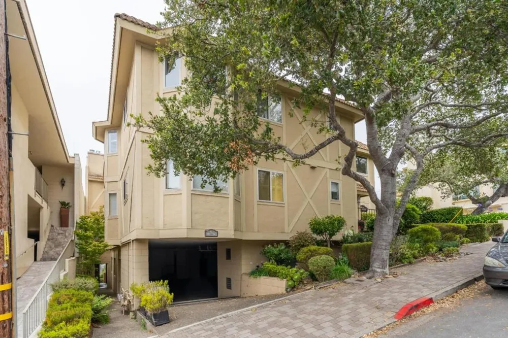 Mission 3 NW of 4th Avenue #5 Carmel, CA 93921