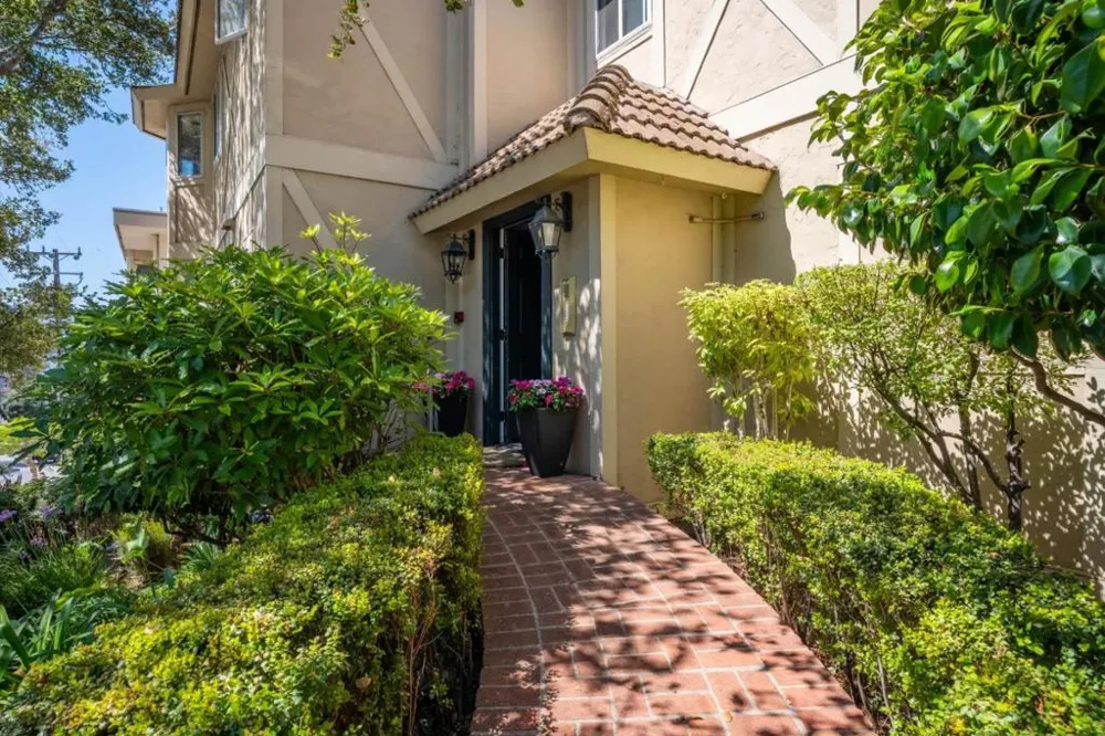 Mission 3 NW of 4th Avenue #5 Carmel, CA 93921