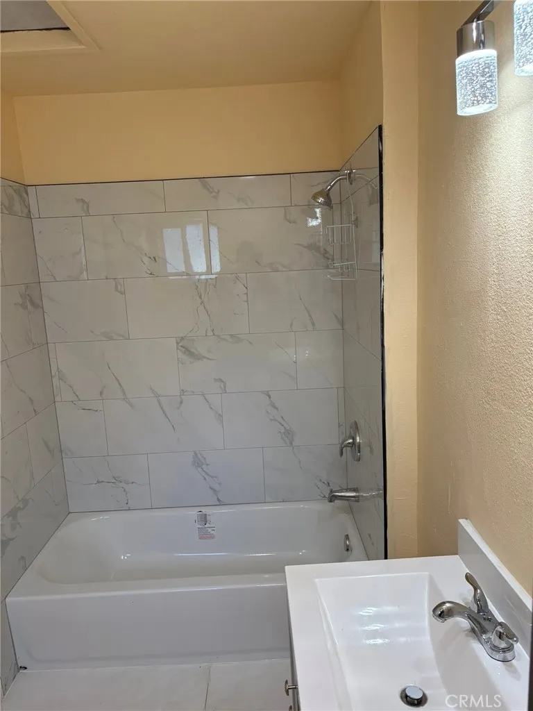 2325 Verde Bakersfield, CA 93304