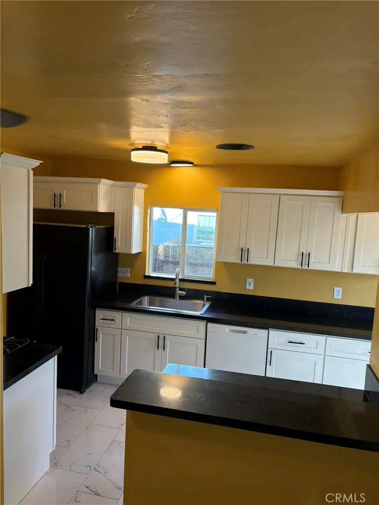 2325 Verde Bakersfield, CA 93304