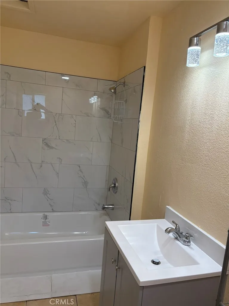 2325 Verde Bakersfield, CA 93304