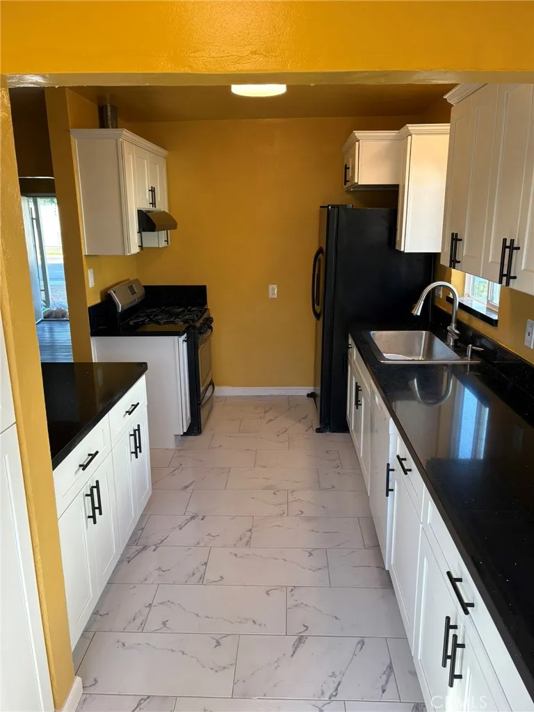 2325 Verde Bakersfield, CA 93304