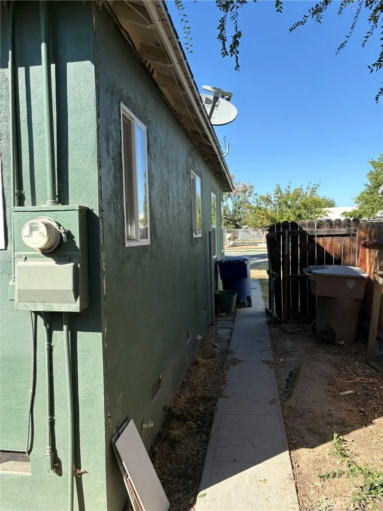 2325 Verde Bakersfield, CA 93304