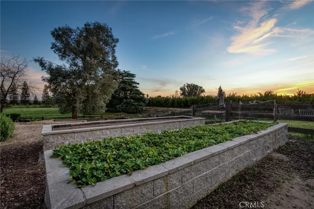 5648 E Dinuba Fowler, CA 93625