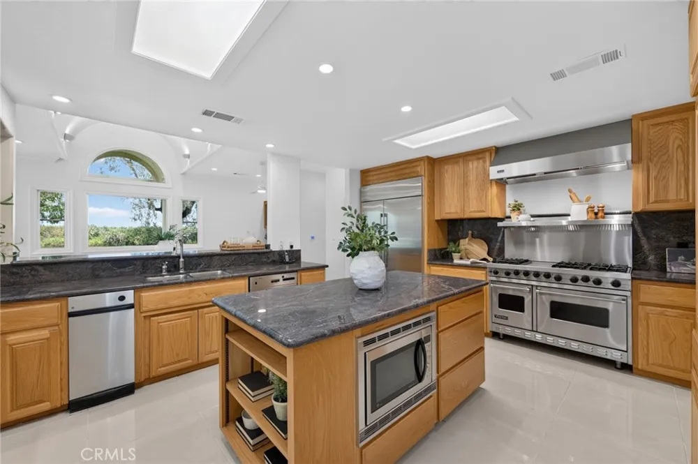 5648 E Dinuba Fowler, CA 93625