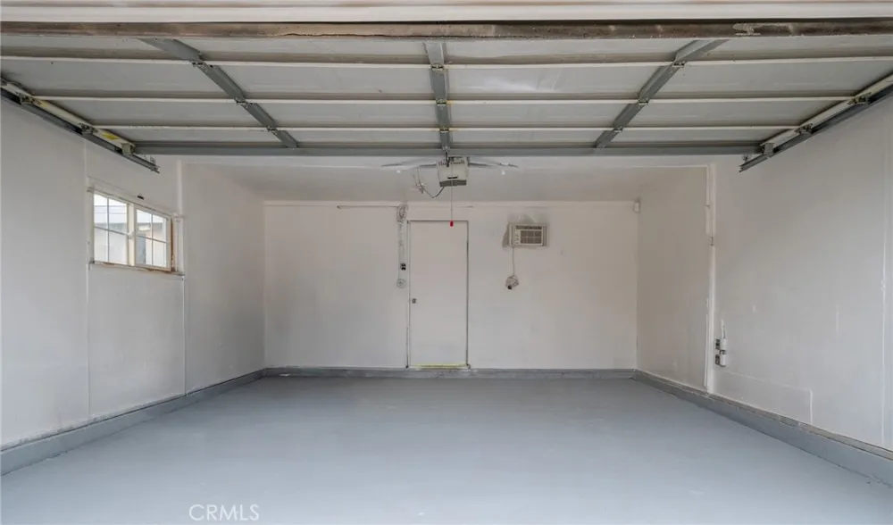 20756 Saticoy Street Winnetka, CA 91306