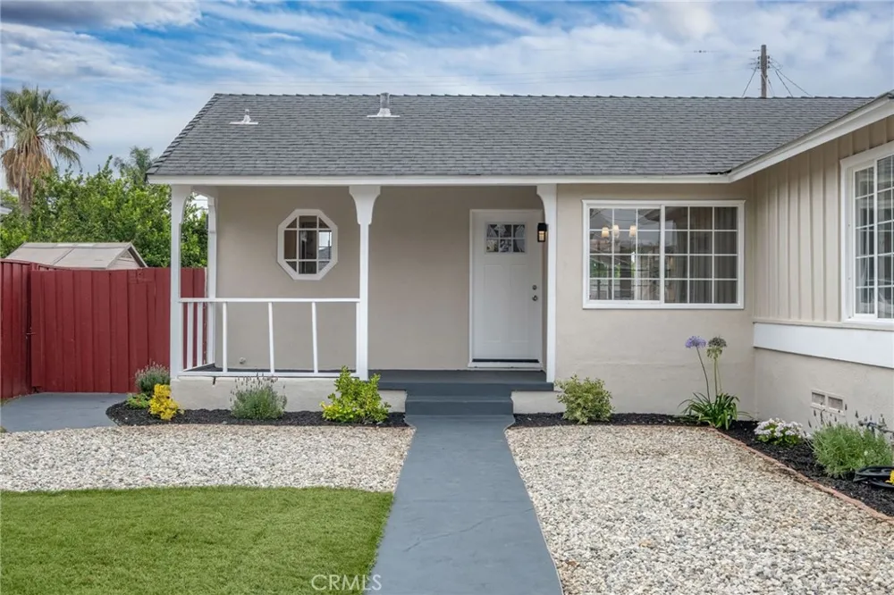 20756 Saticoy Street Winnetka, CA 91306