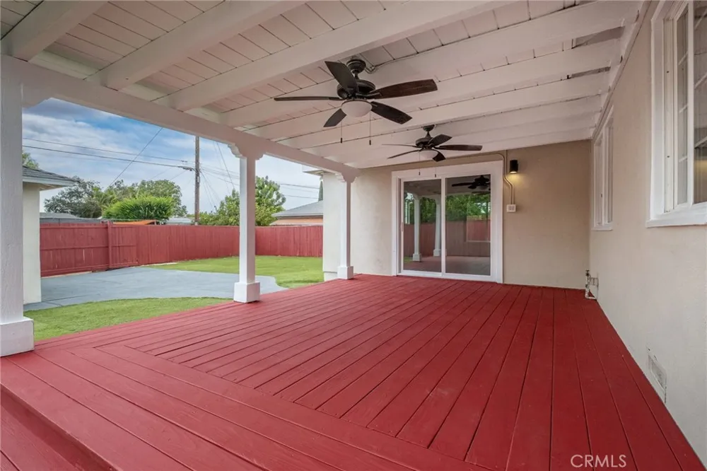 20756 Saticoy Street Winnetka, CA 91306