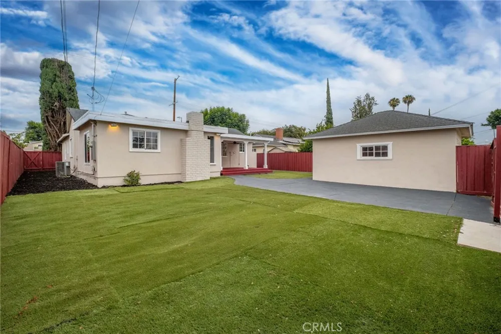 20756 Saticoy Street Winnetka, CA 91306