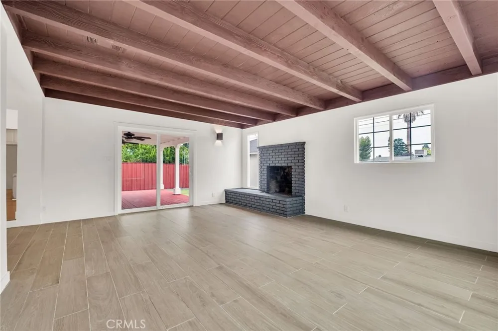 20756 Saticoy Street Winnetka, CA 91306