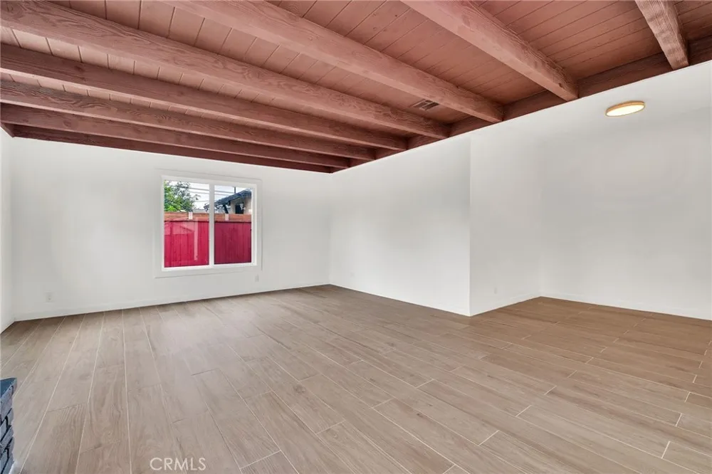 20756 Saticoy Street Winnetka, CA 91306