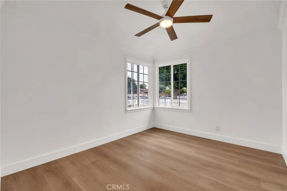 20756 Saticoy Street Winnetka, CA 91306