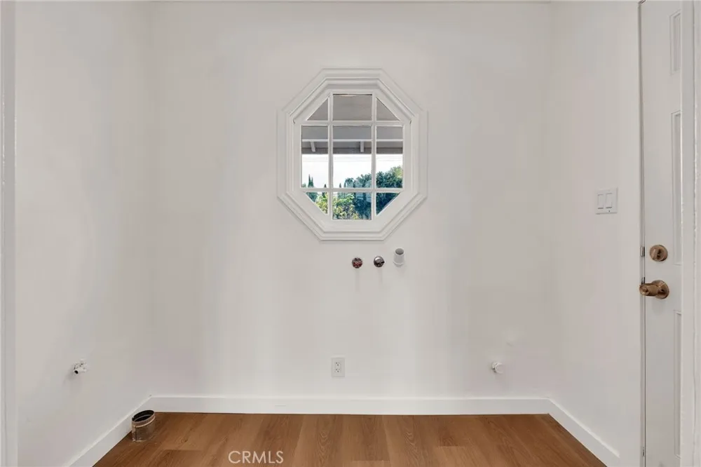 20756 Saticoy Street Winnetka, CA 91306