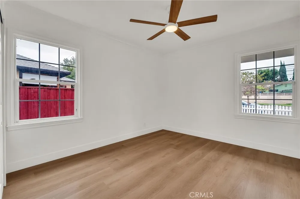 20756 Saticoy Street Winnetka, CA 91306