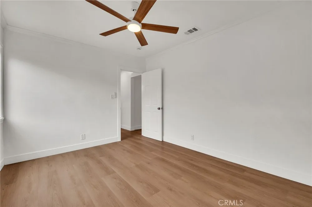 20756 Saticoy Street Winnetka, CA 91306