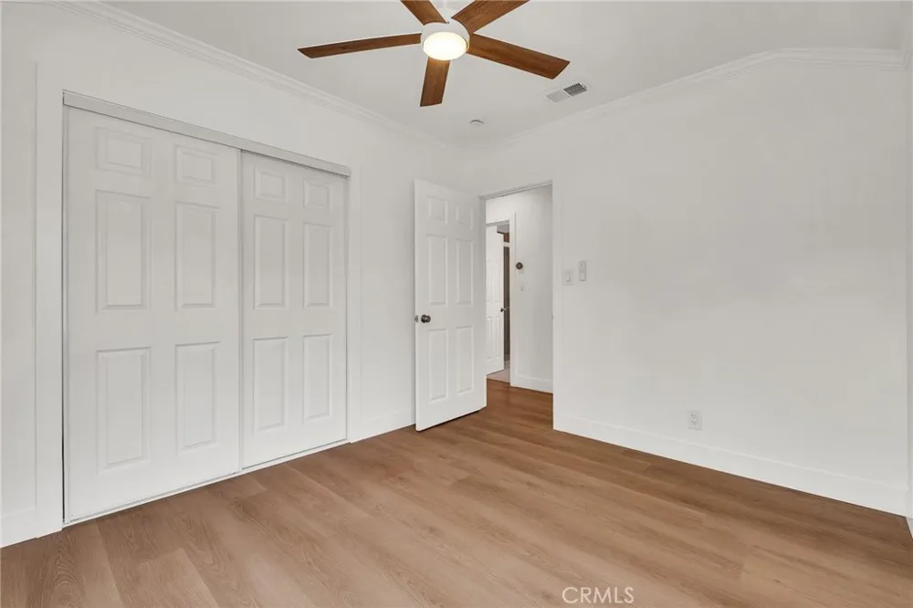 20756 Saticoy Street Winnetka, CA 91306