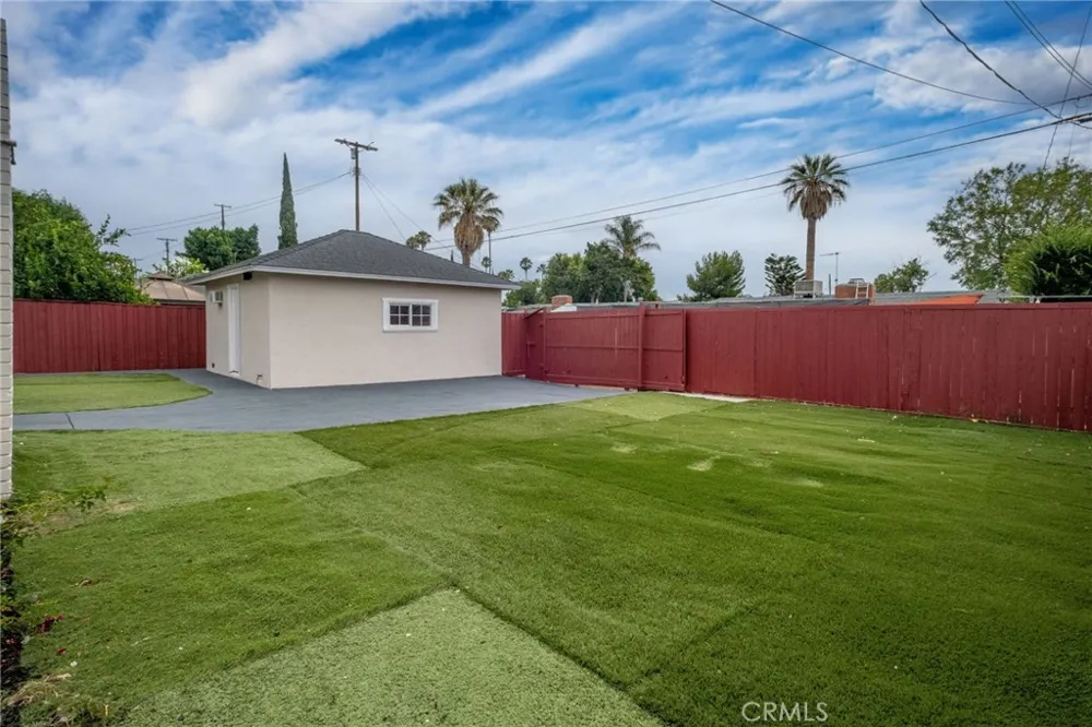 20756 Saticoy Street Winnetka, CA 91306