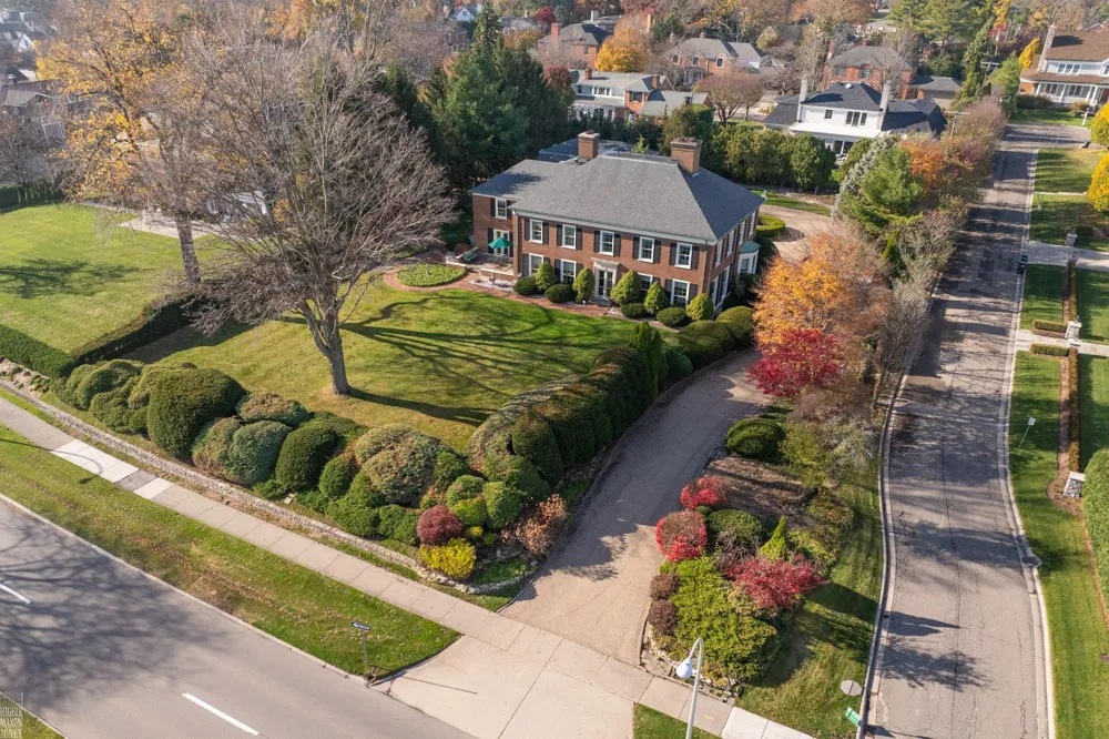 105 Lake Shore Road Grosse Pointe Farms City, MI 48236