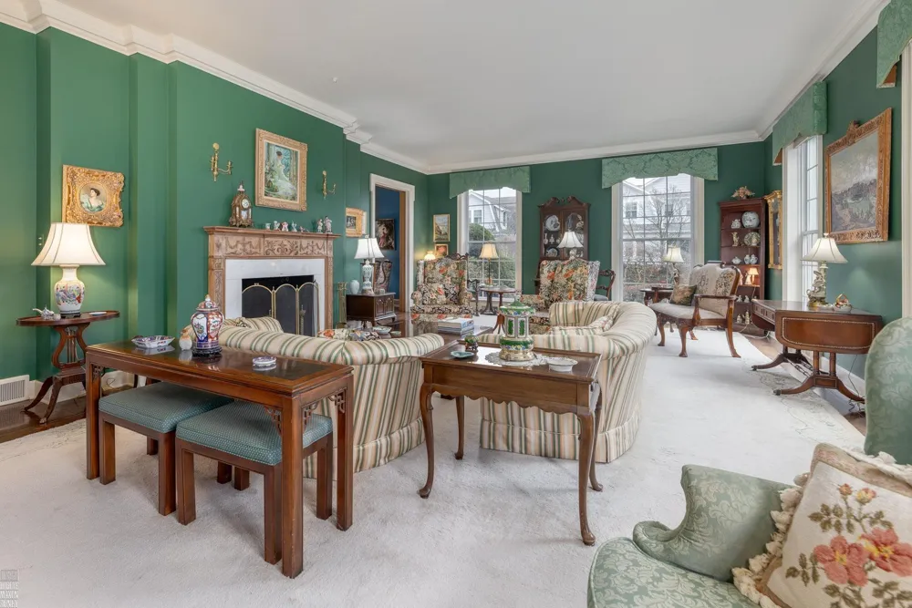 105 Lake Shore Road Grosse Pointe Farms City, MI 48236