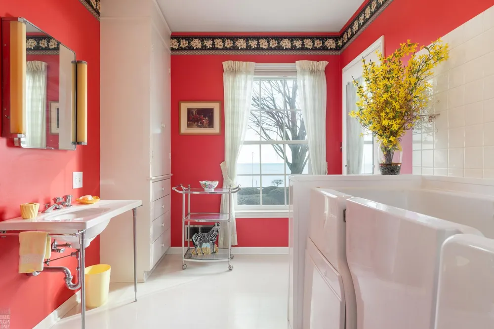 105 Lake Shore Road Grosse Pointe Farms City, MI 48236