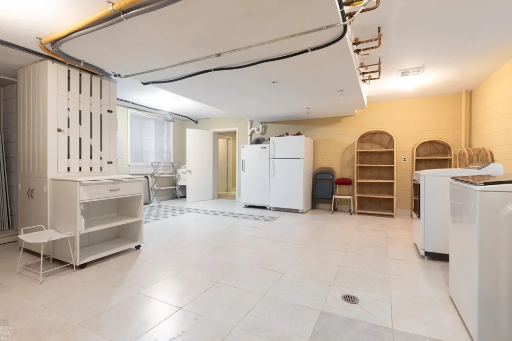 105 Lake Shore Road Grosse Pointe Farms City, MI 48236