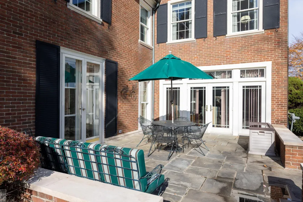 105 Lake Shore Road Grosse Pointe Farms City, MI 48236