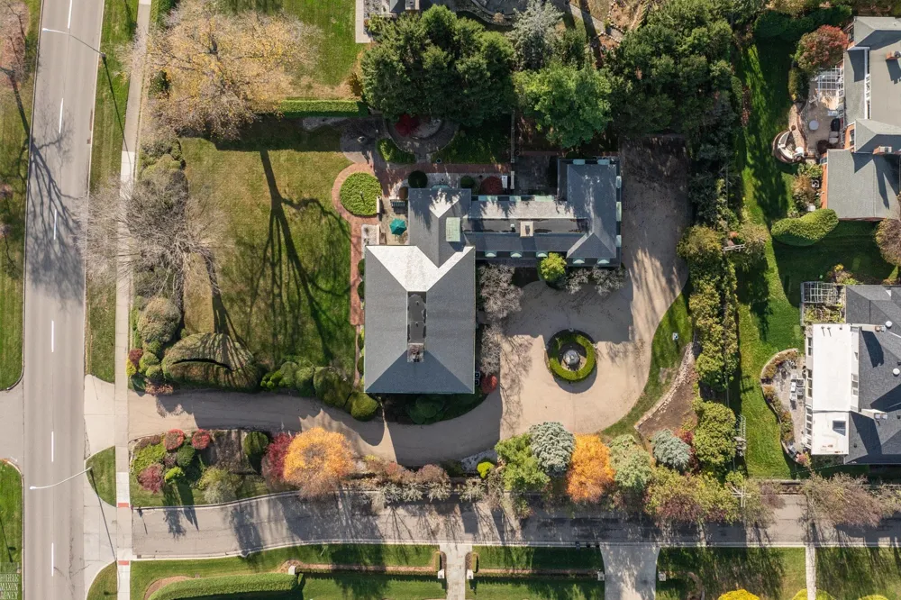 105 Lake Shore Road Grosse Pointe Farms City, MI 48236