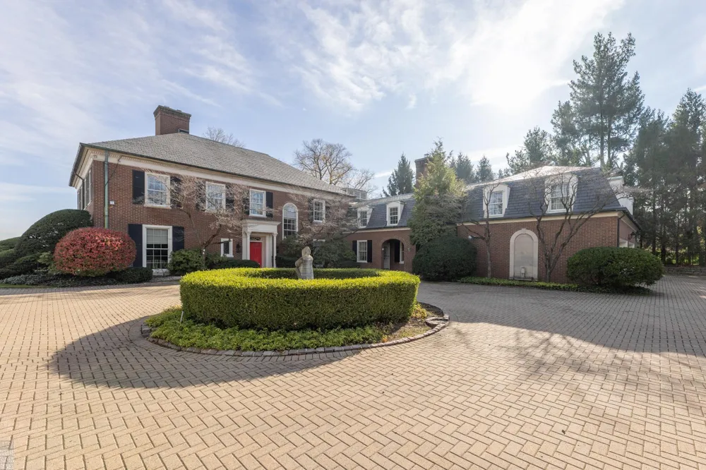 105 Lake Shore Road Grosse Pointe Farms City, MI 48236