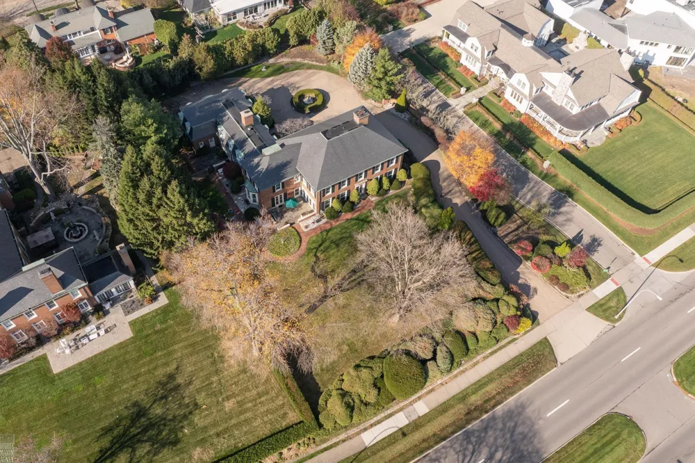 105 Lake Shore Road Grosse Pointe Farms City, MI 48236