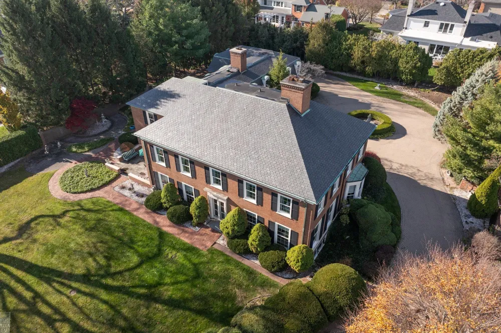 105 Lake Shore Road Grosse Pointe Farms City, MI 48236